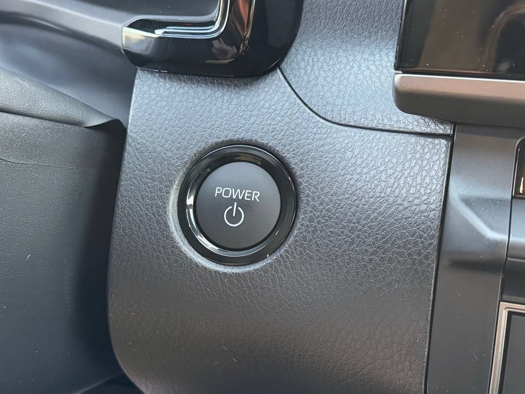 2026 Toyota Camry SE - Photo 19