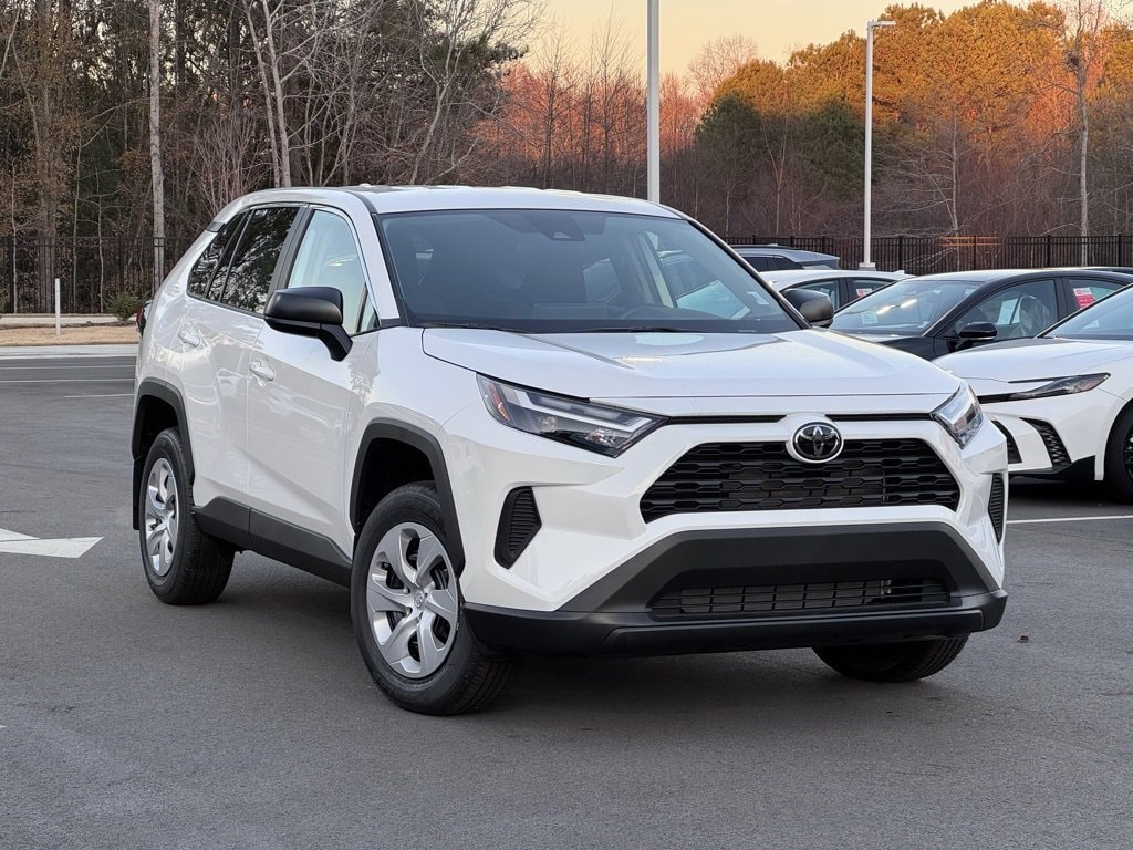 2025 Toyota RAV4 LE's photo
