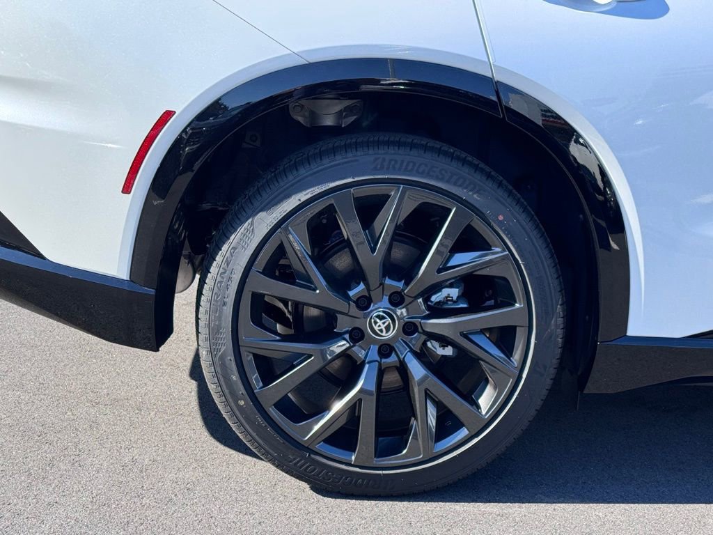 2025 Toyota Crown Signia Limited - Photo 43