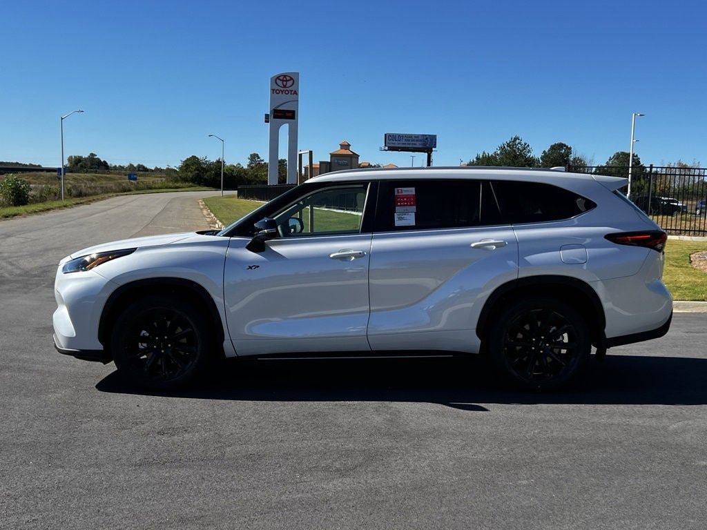 New 2025 Toyota Highlander XLE SUV