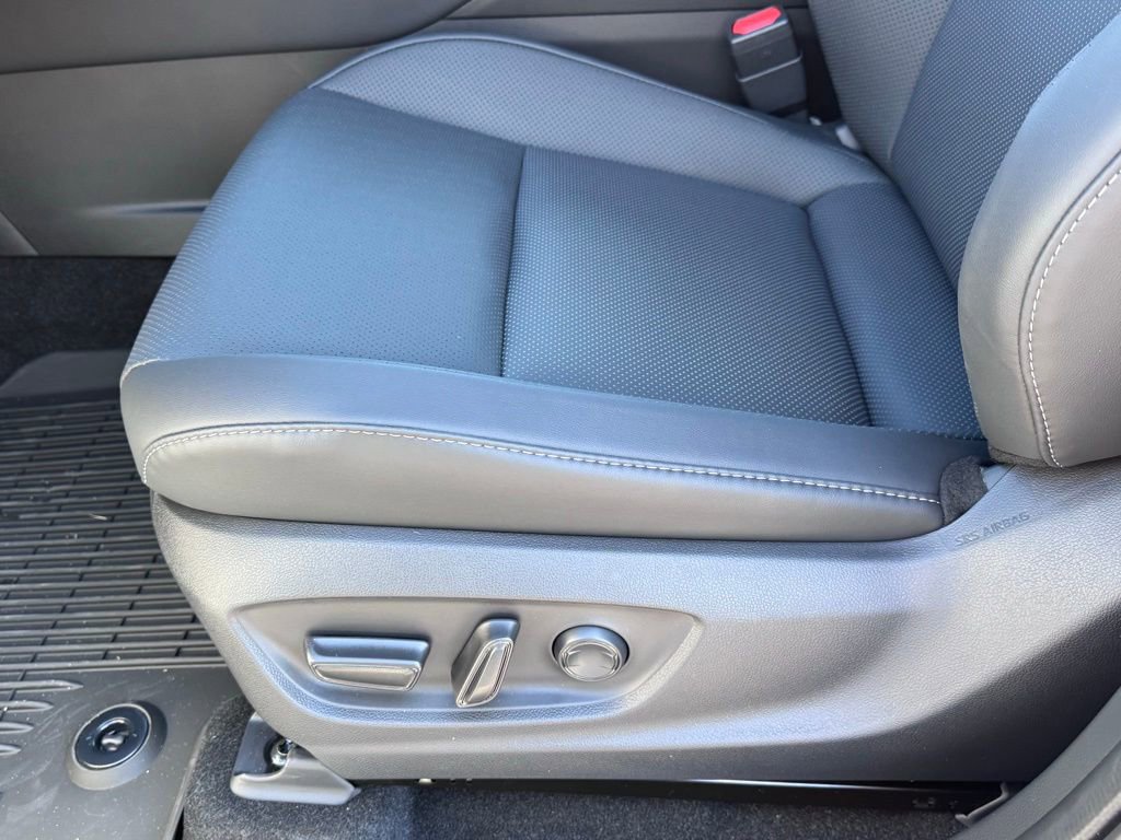 2025 Toyota Crown Signia Limited - Photo 31