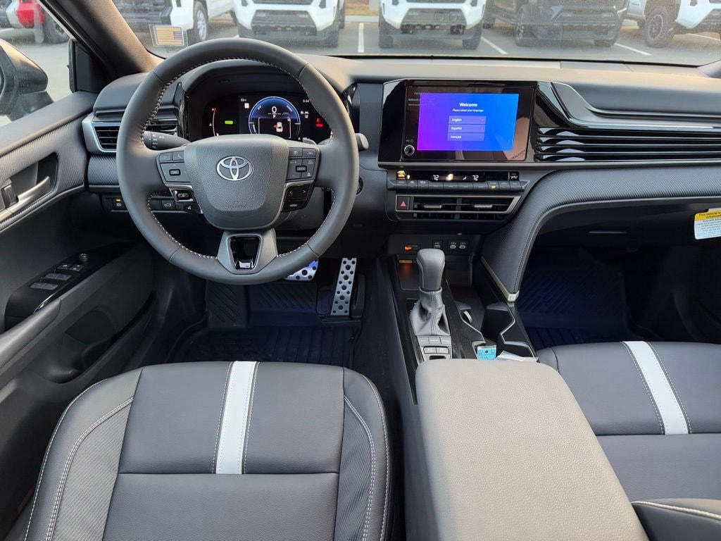 2026 Toyota Camry SE - Photo 6