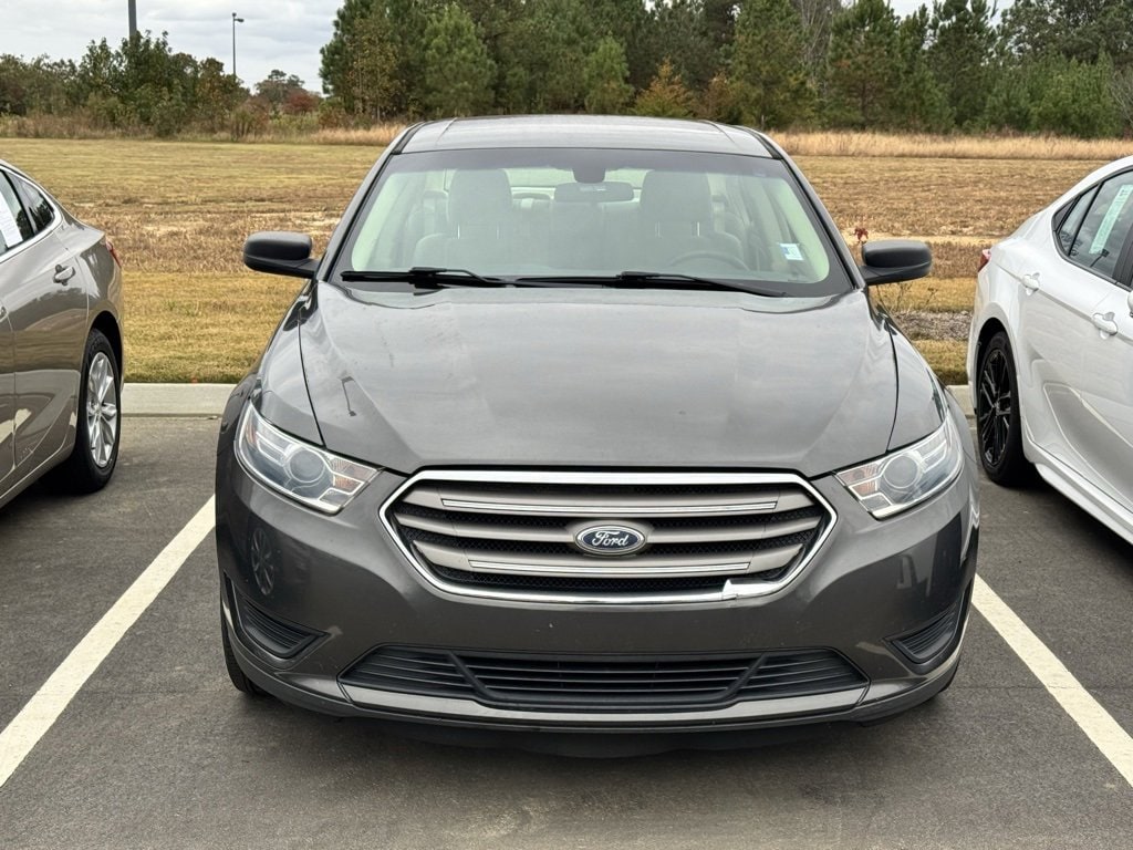 Used 2018 Ford Taurus SE Sedan