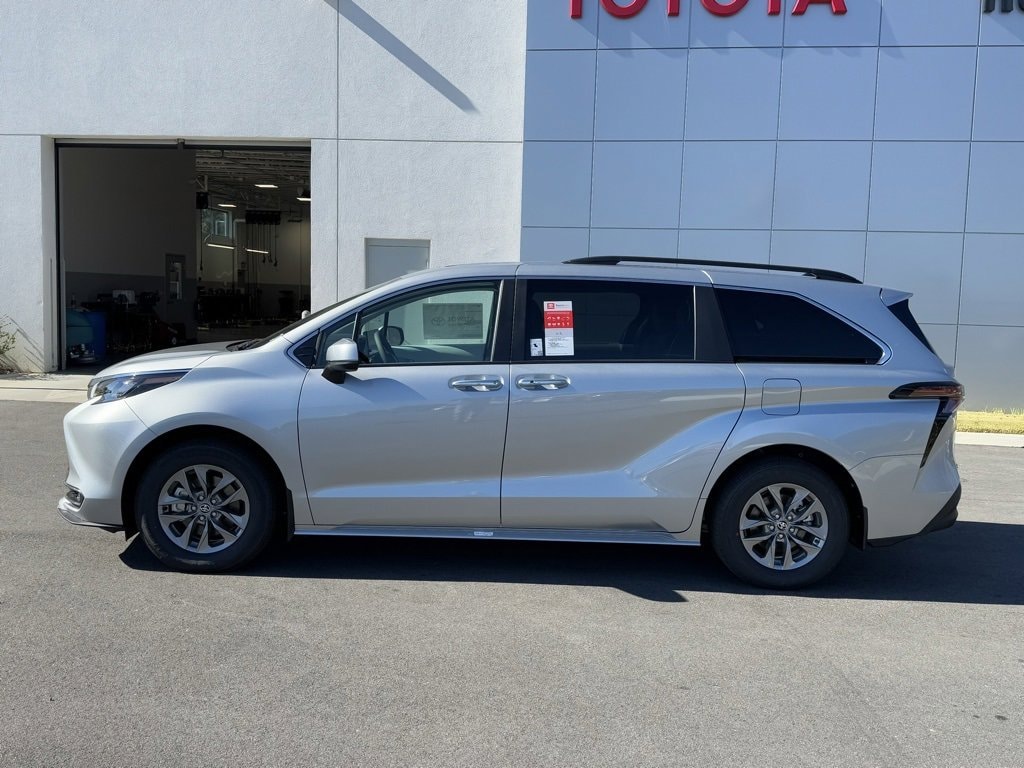 New 2025 Toyota Sienna XLE Van Passenger Van