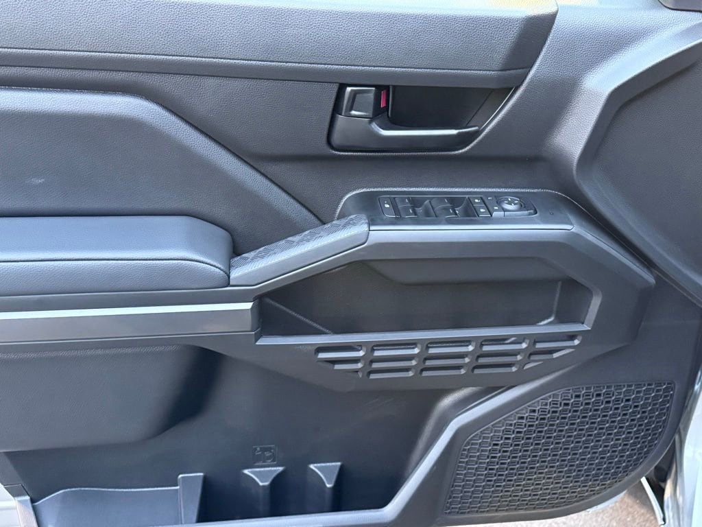 2025 Toyota Tacoma SR5 - Photo 26