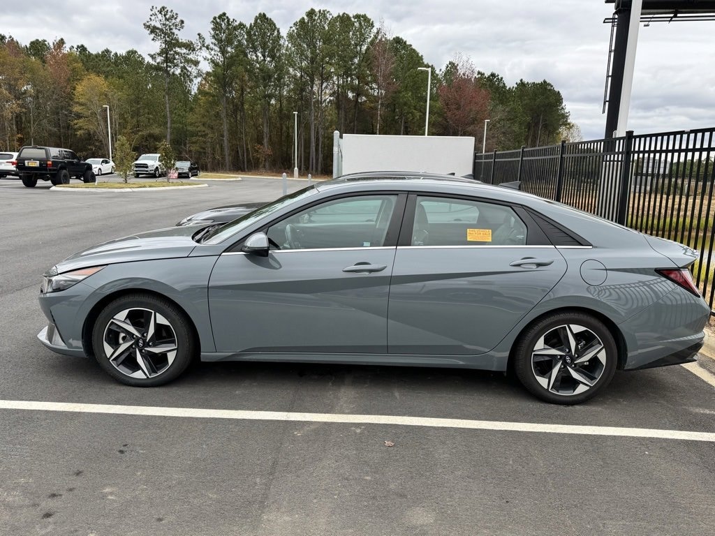 Used 2022 Hyundai Elantra Hybrid Limited Sedan