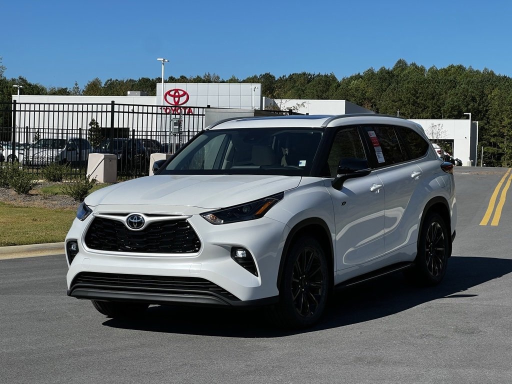 New 2025 Toyota Highlander XLE SUV