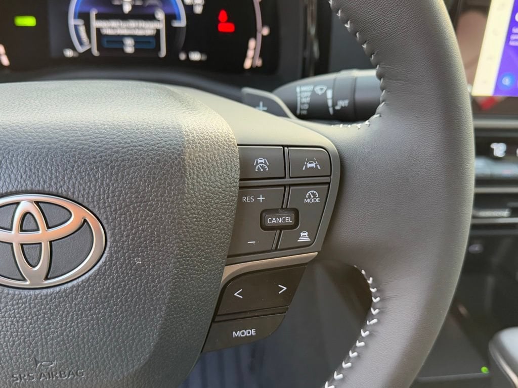 2026 Toyota Camry SE - Photo 17