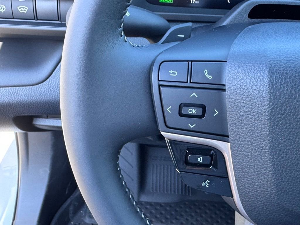 2025 Toyota Crown Signia Limited - Photo 16