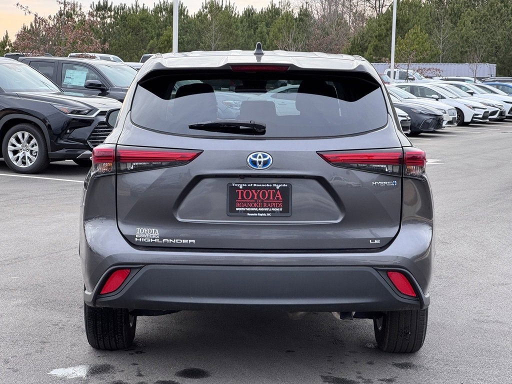 Used 2023 Toyota Highlander Hybrid LE SUV