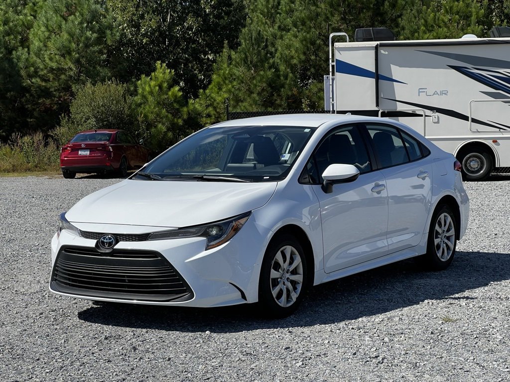 2025 Toyota Corolla LE photo 2