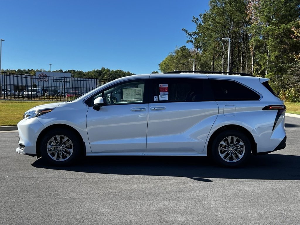 New 2025 Toyota Sienna XLE Van Passenger Van