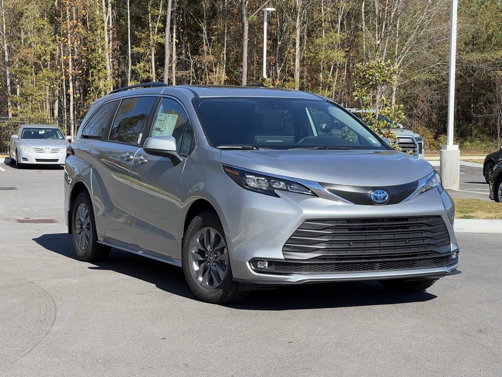 New 2025 Toyota Sienna XLE Van Passenger Van