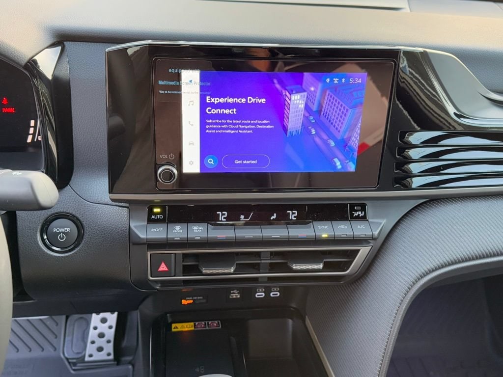 2026 Toyota Camry SE - Photo 8