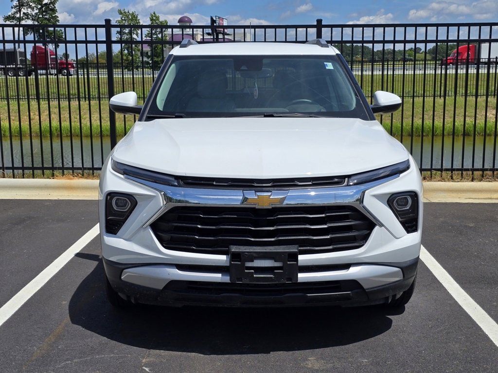 2024 Chevrolet Trailblazer LT photo 2