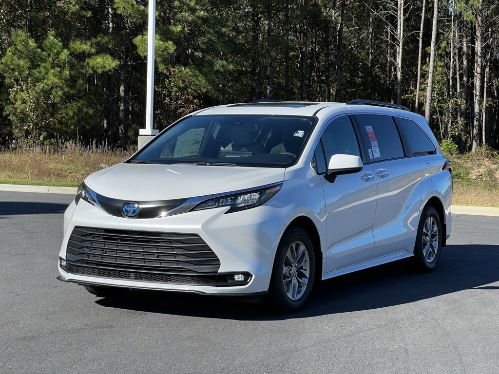 New 2025 Toyota Sienna XLE Van Passenger Van