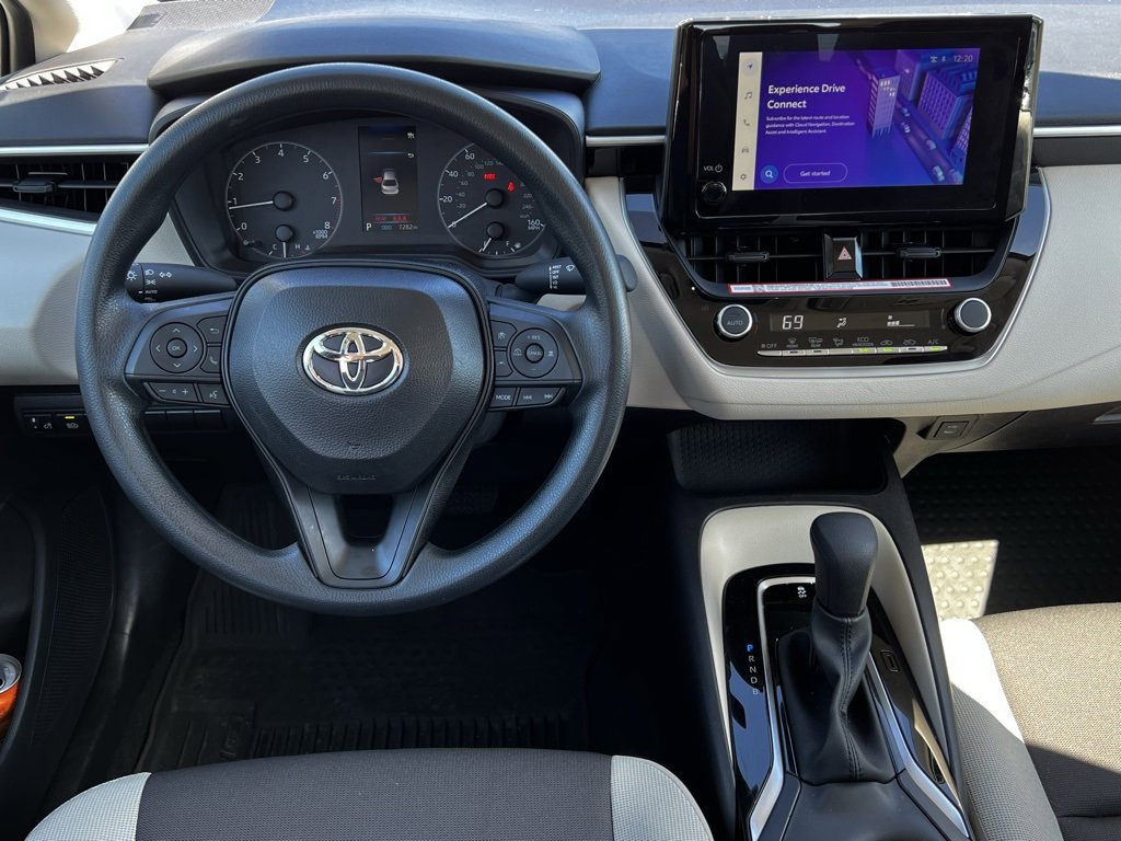 2025 Toyota Corolla LE photo 4