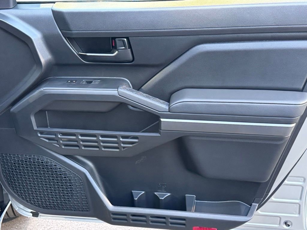 2025 Toyota Tacoma SR5 - Photo 28