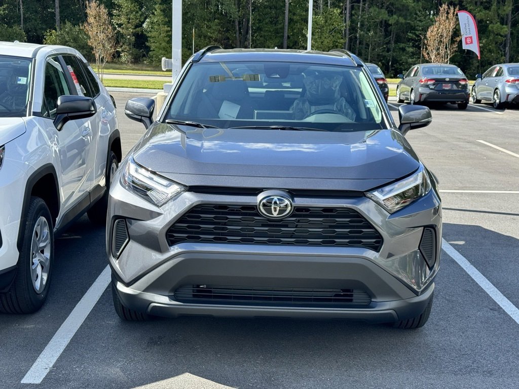 2025 Toyota RAV4 XLE photo 2