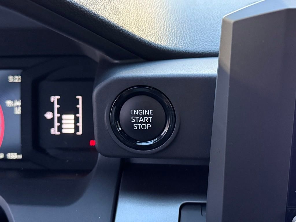 2025 Toyota Tacoma SR5 - Photo 19