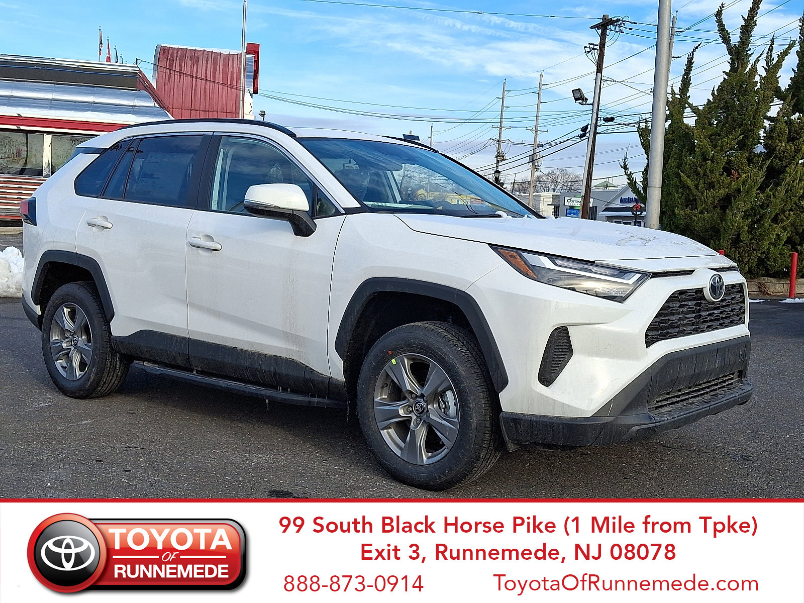 2025 Toyota RAV4 XLE's photo