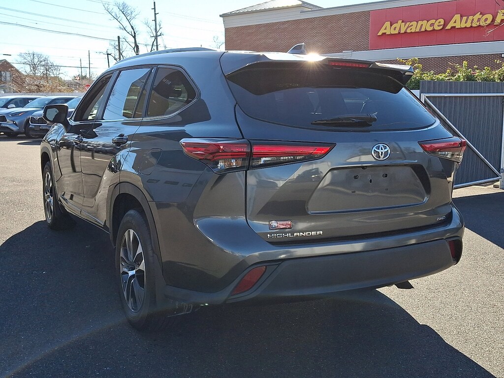 Used 2023 Toyota Highlander XLE Sport Utility