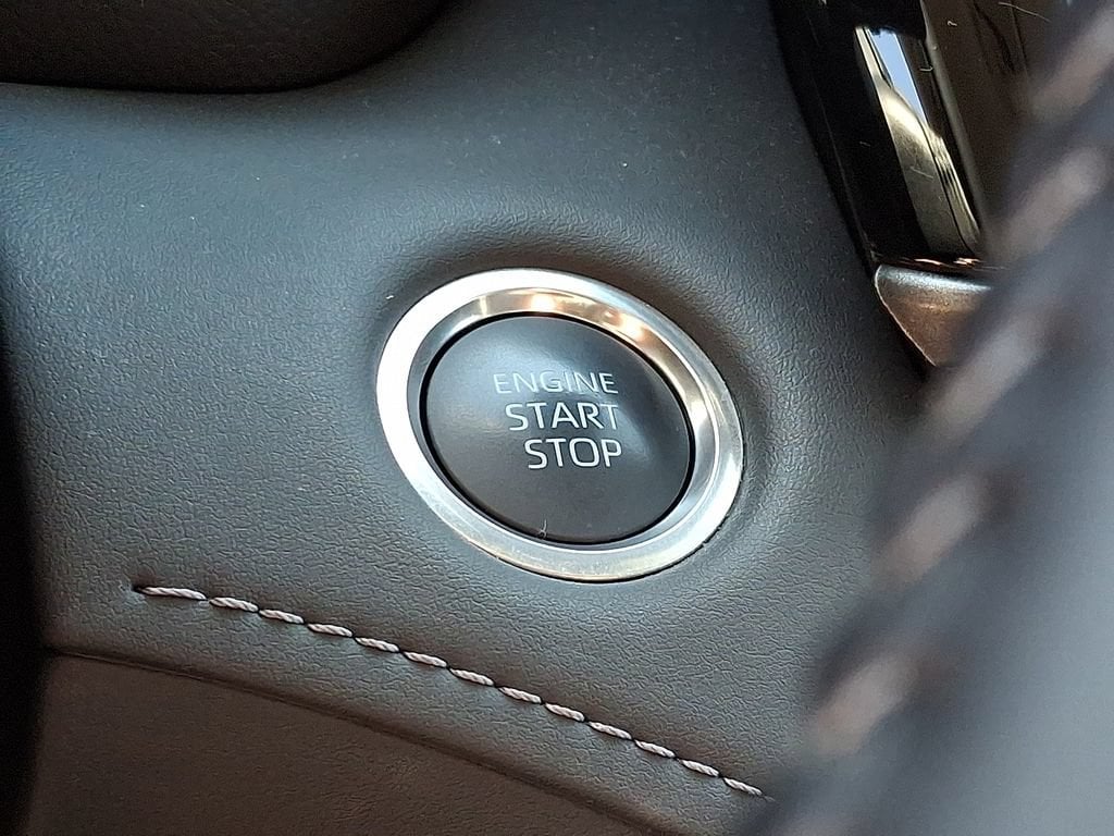 2025 Toyota Highlander LE - Photo 26