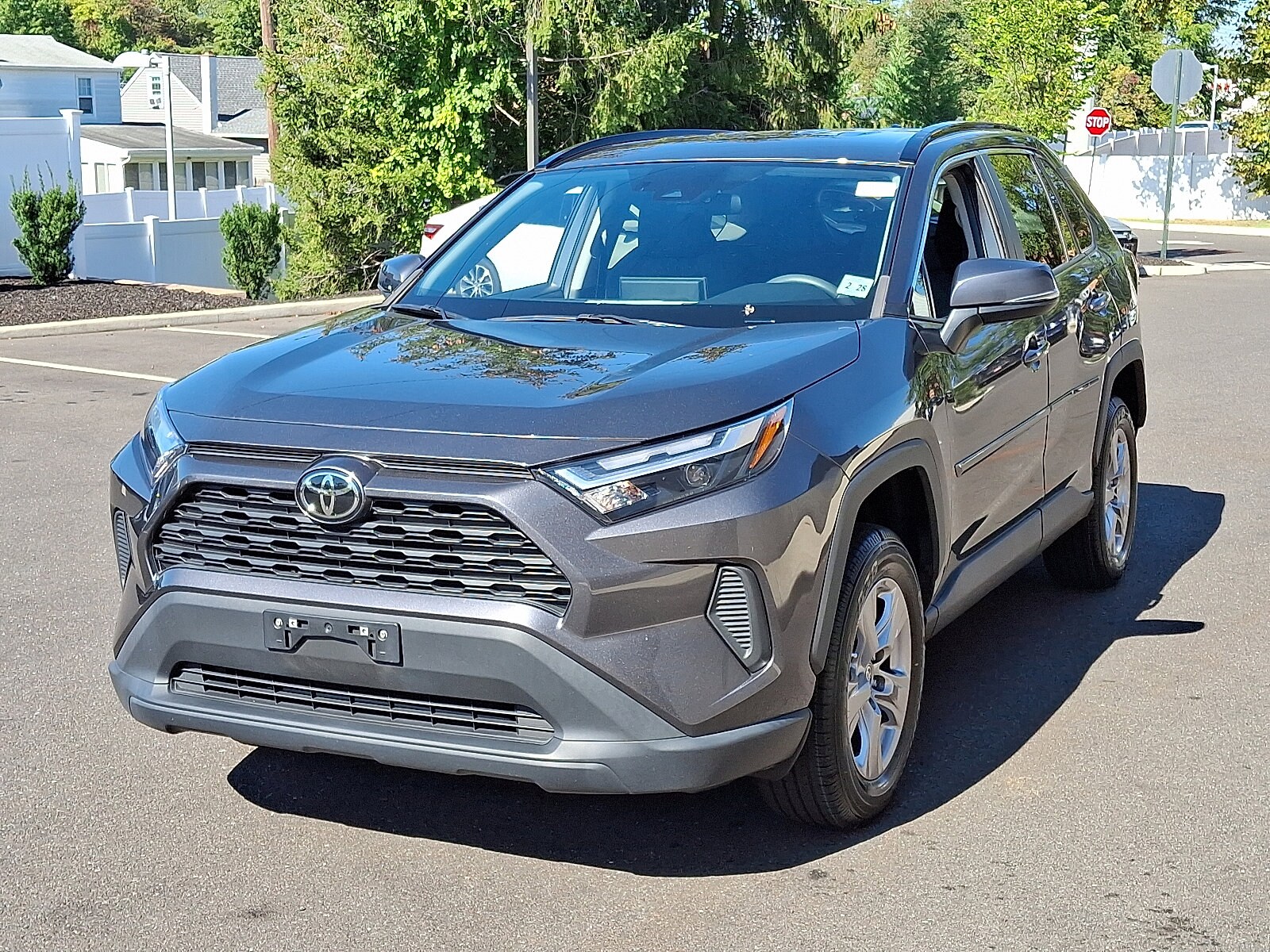 2023 Toyota RAV4 XLE photo 3