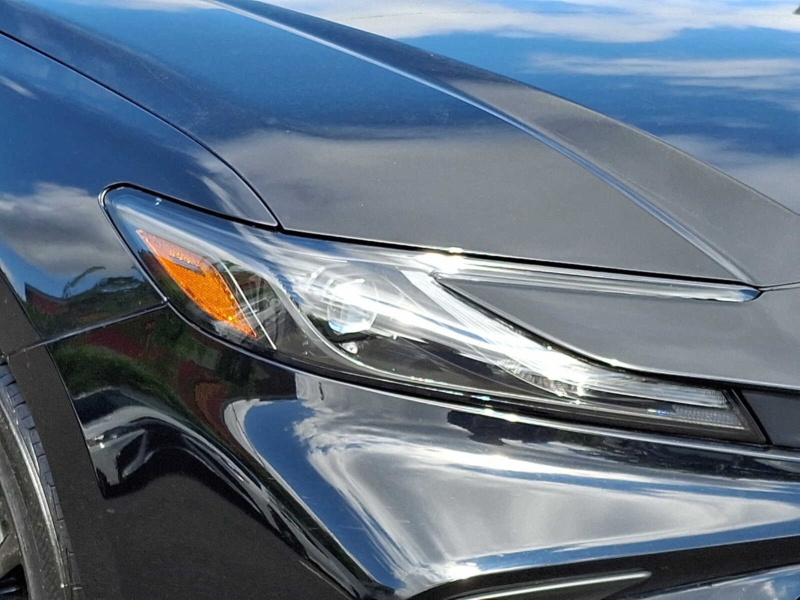 2025 Toyota Camry SE - Photo 9