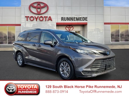 2022 Toyota Sienna LE Mini-van, Passenger