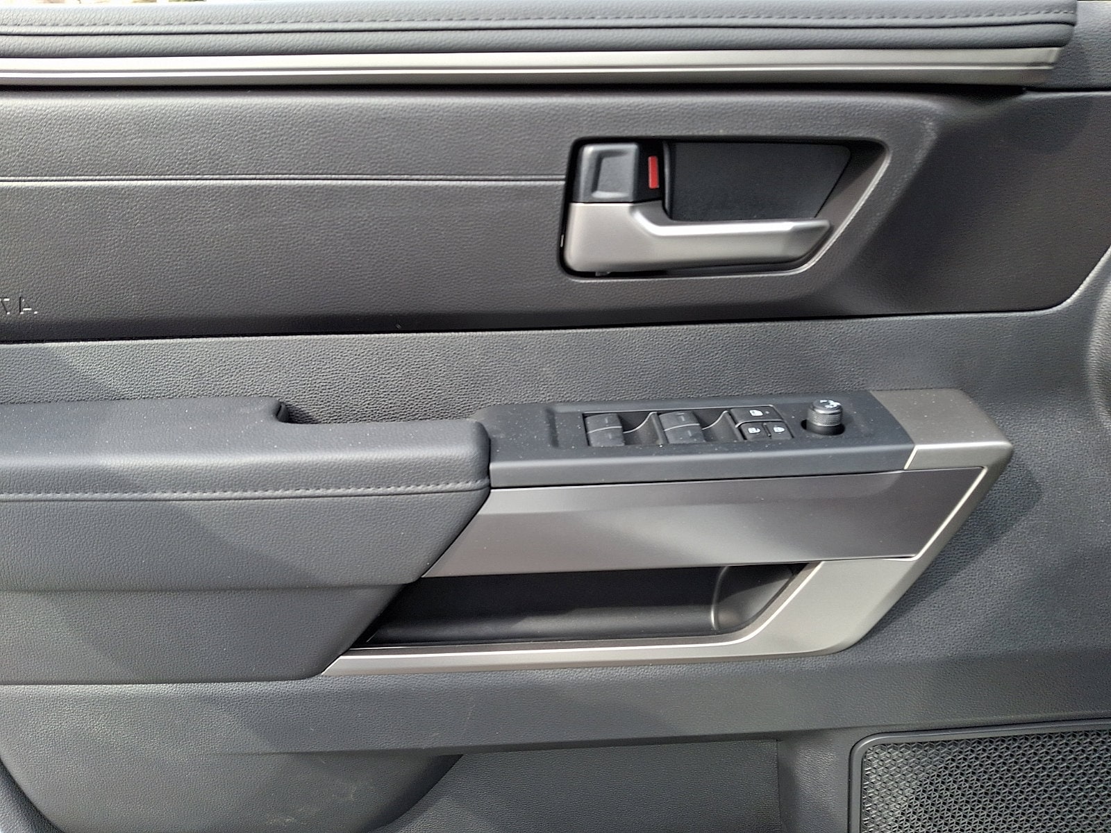 2026 Toyota Tundra SR5 - Photo 7