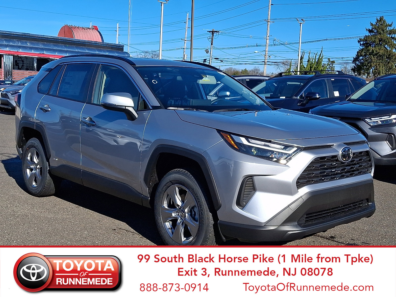 2025 Toyota RAV4 LE's photo