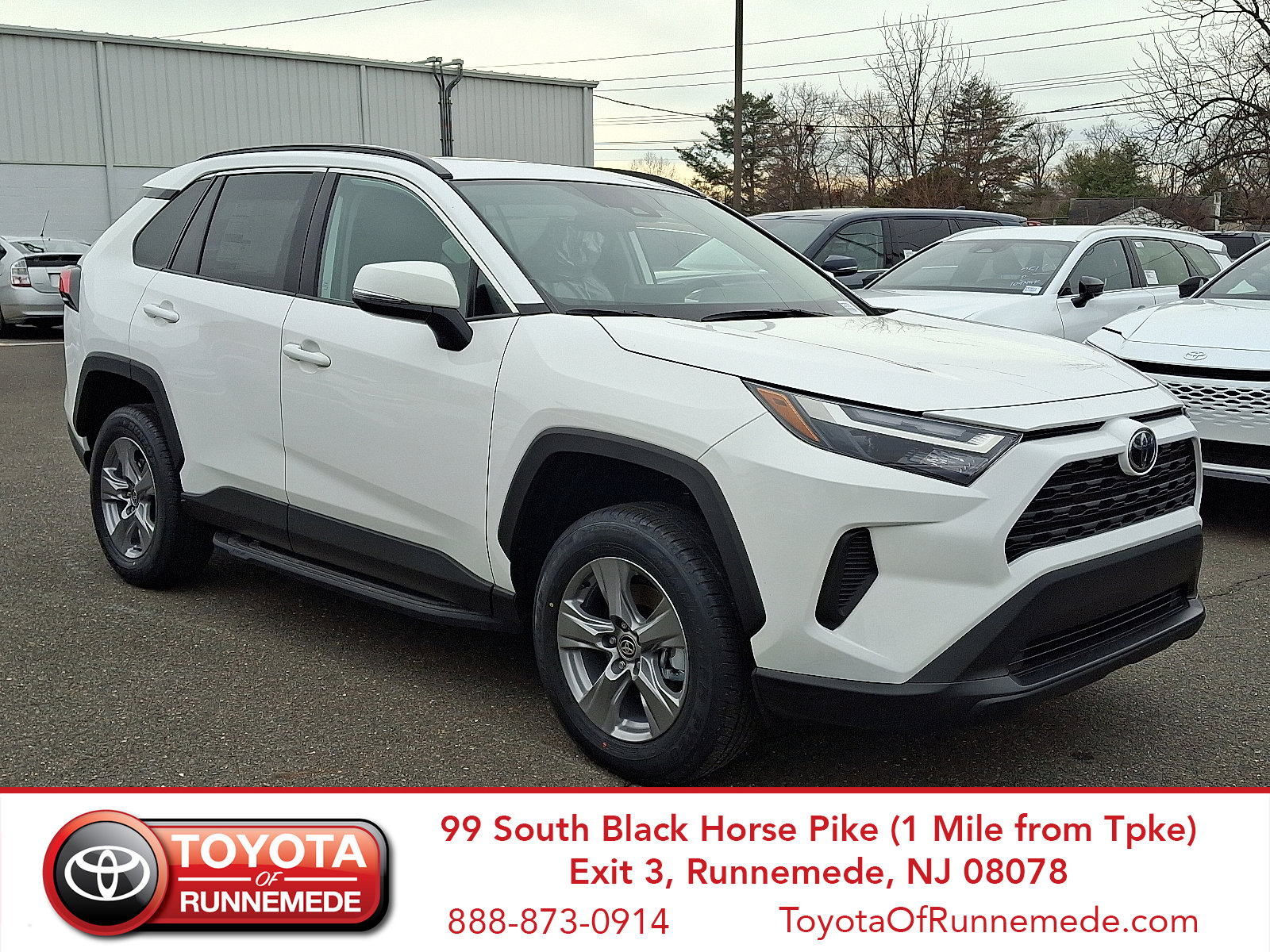 2025 Toyota RAV4 XLE's photo