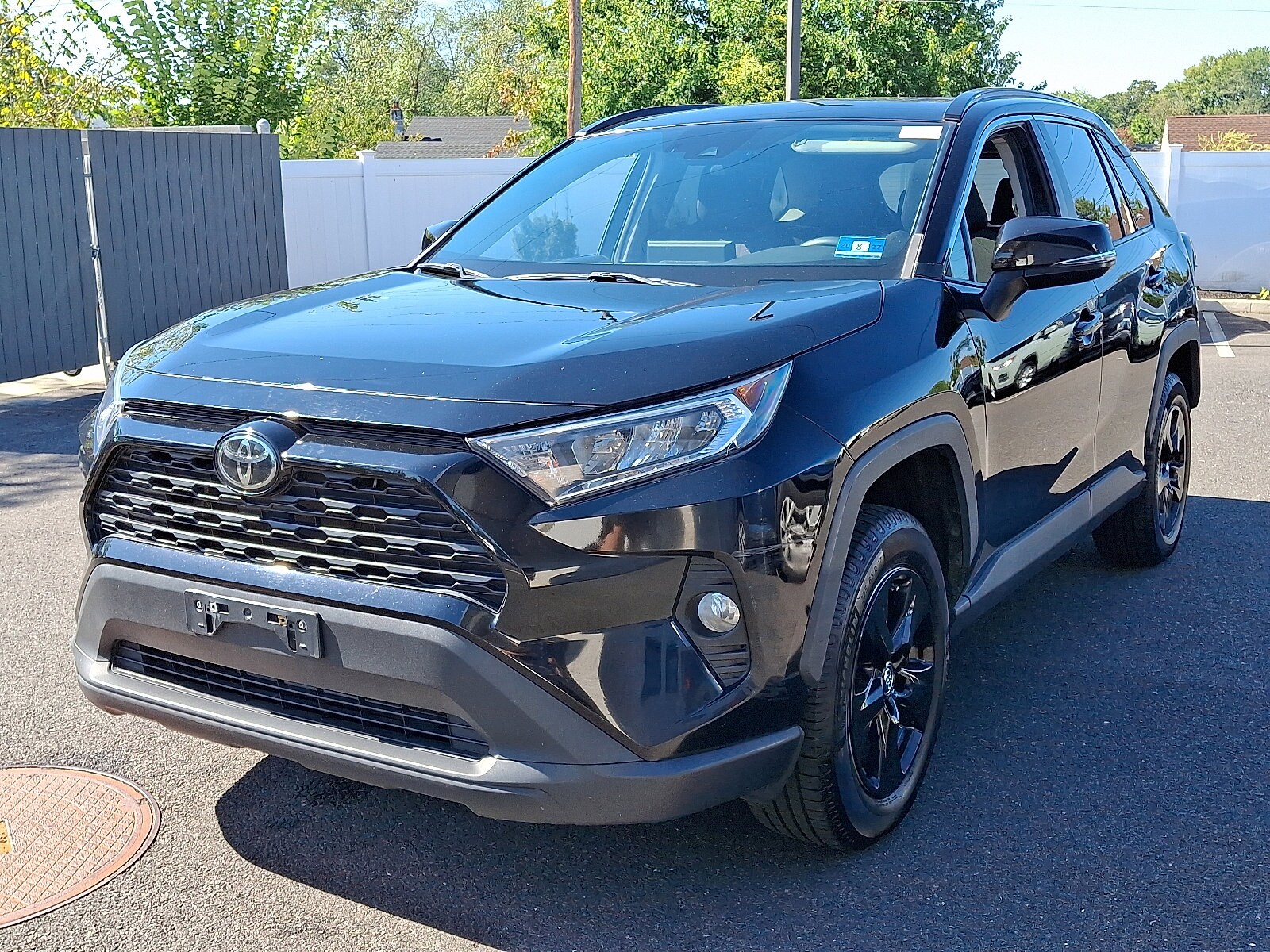 2020 Toyota RAV4 XLE photo 2