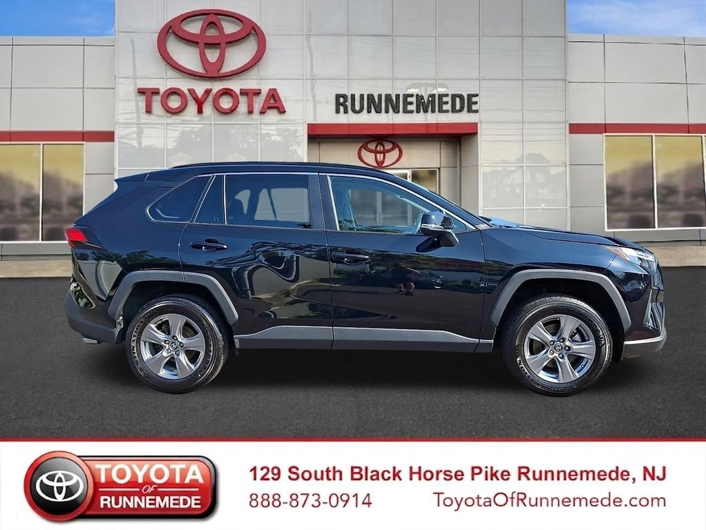 2025 Toyota RAV4 XLE - Photo 7