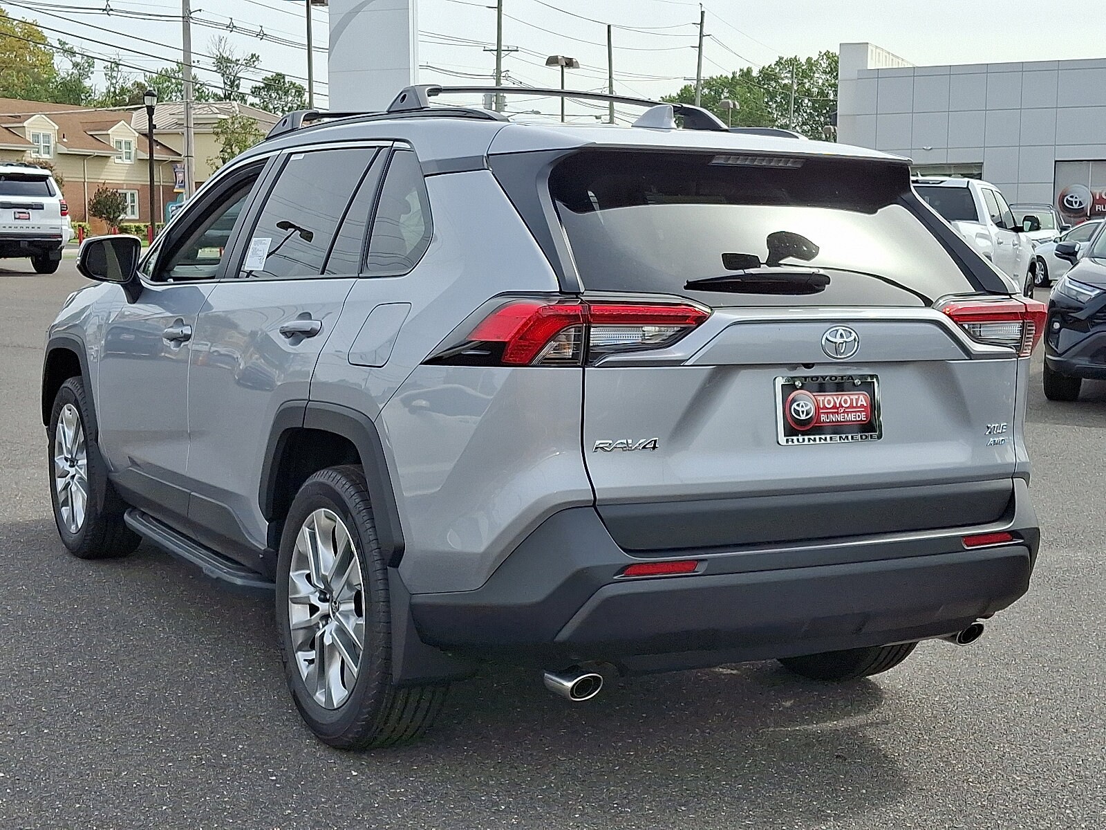 2025 Toyota RAV4 XLE Premium photo 2