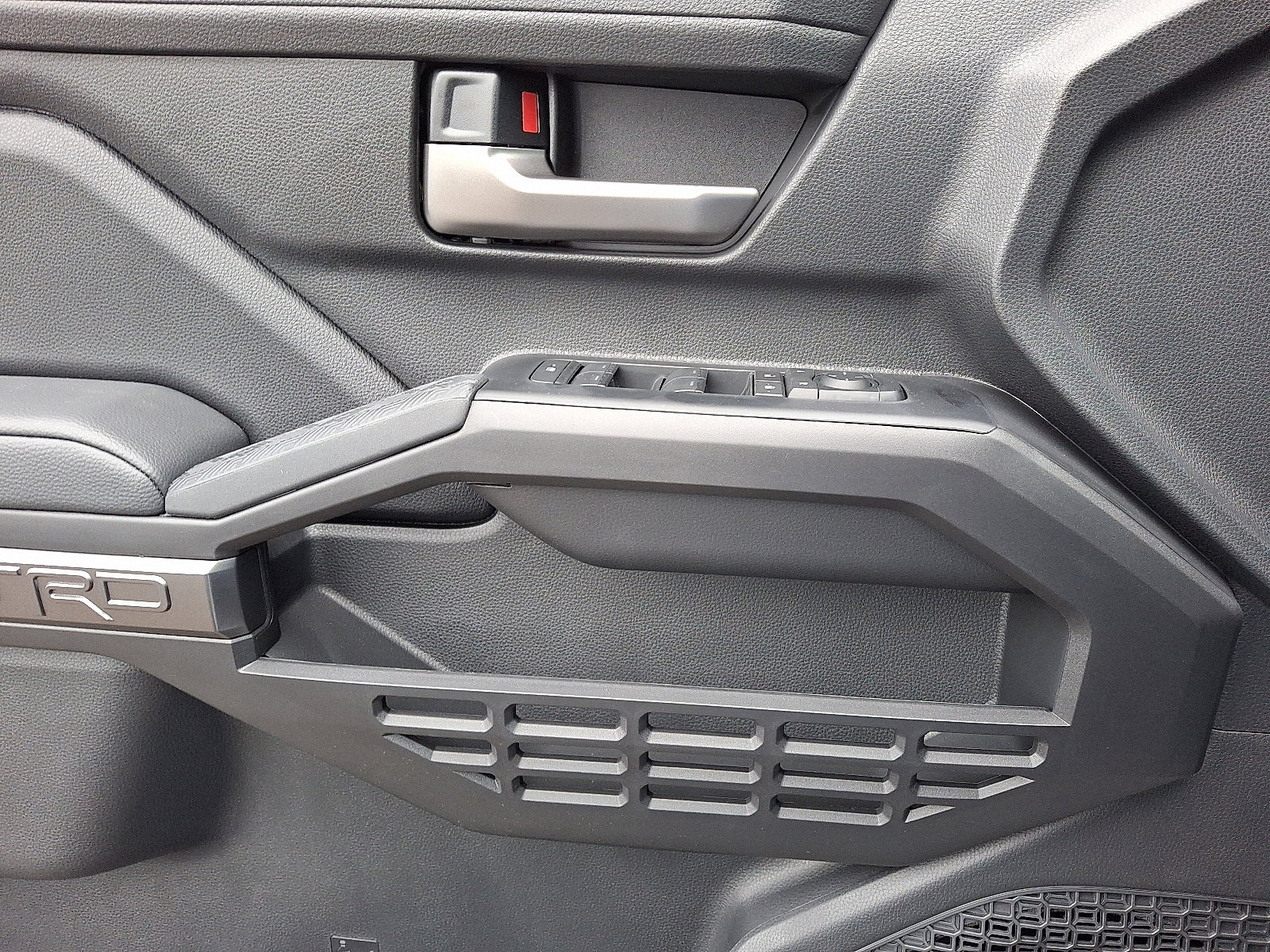 2025 Toyota Tacoma TRD Off Road - Photo 8