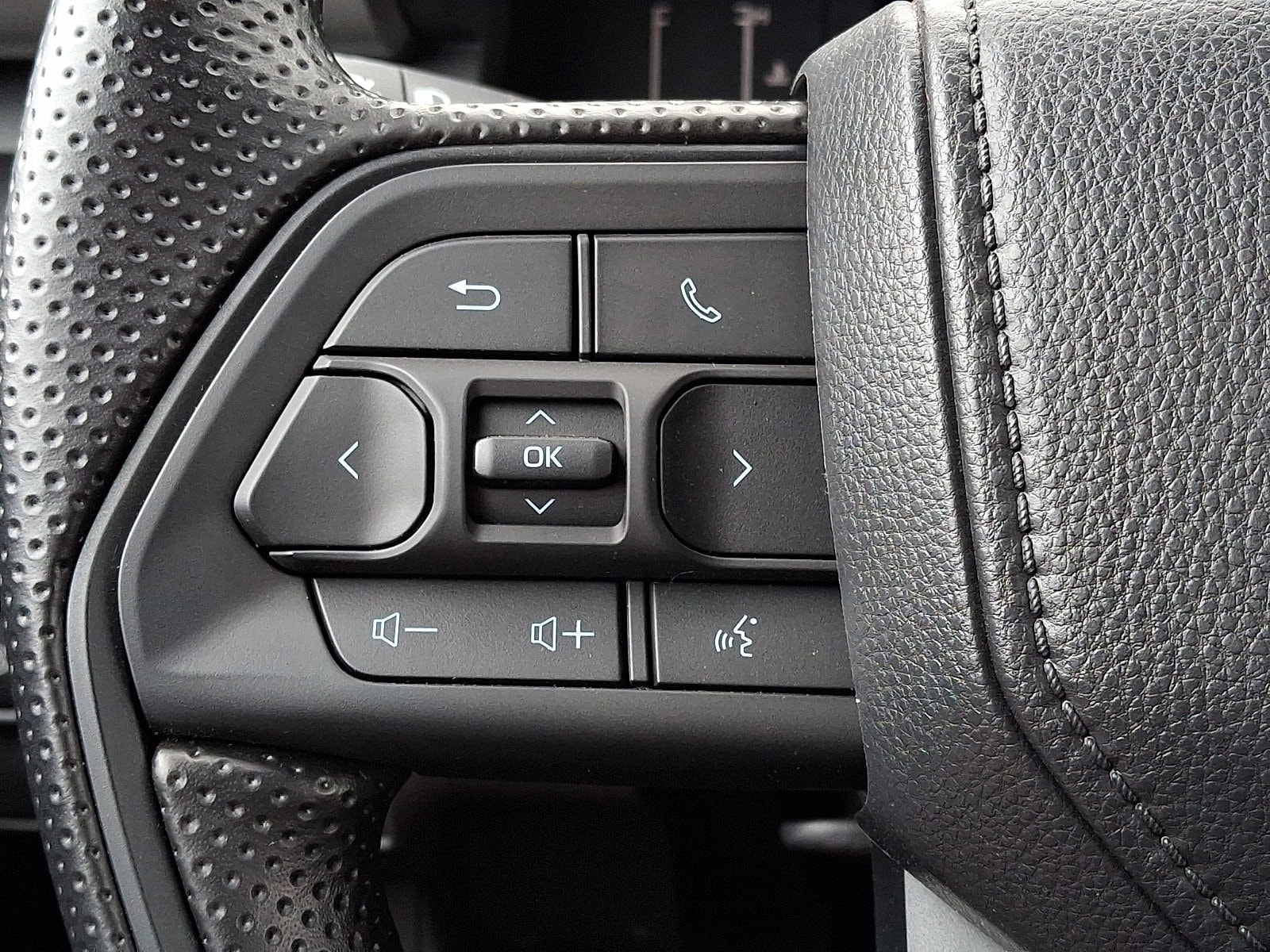 2026 Toyota Tacoma SR - Photo 12
