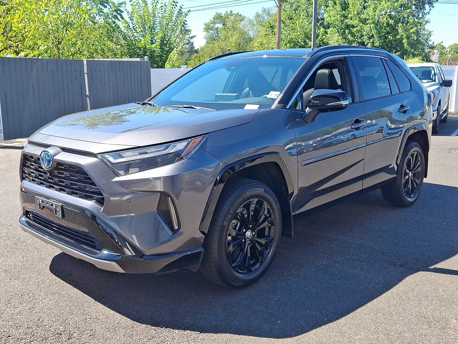 2022 Toyota RAV4 Hybrid XSE photo 2