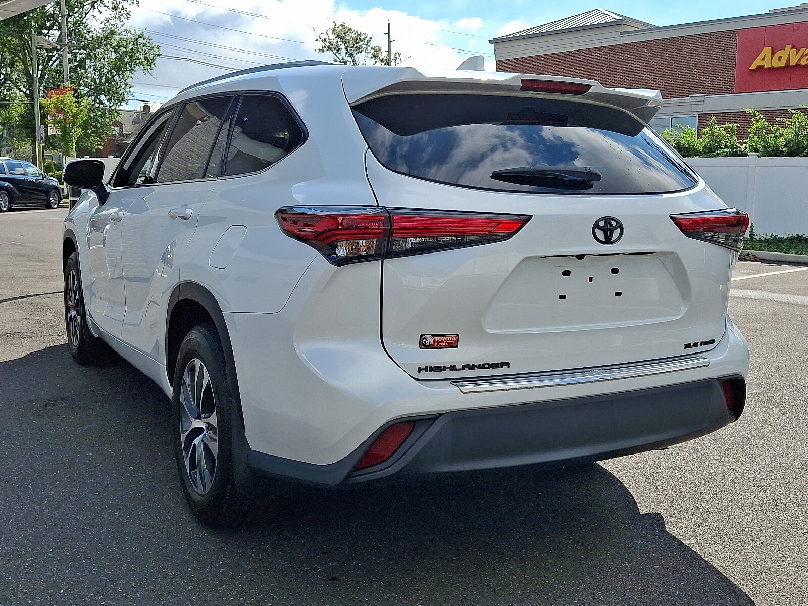 2022 Toyota Highlander XLE photo 4