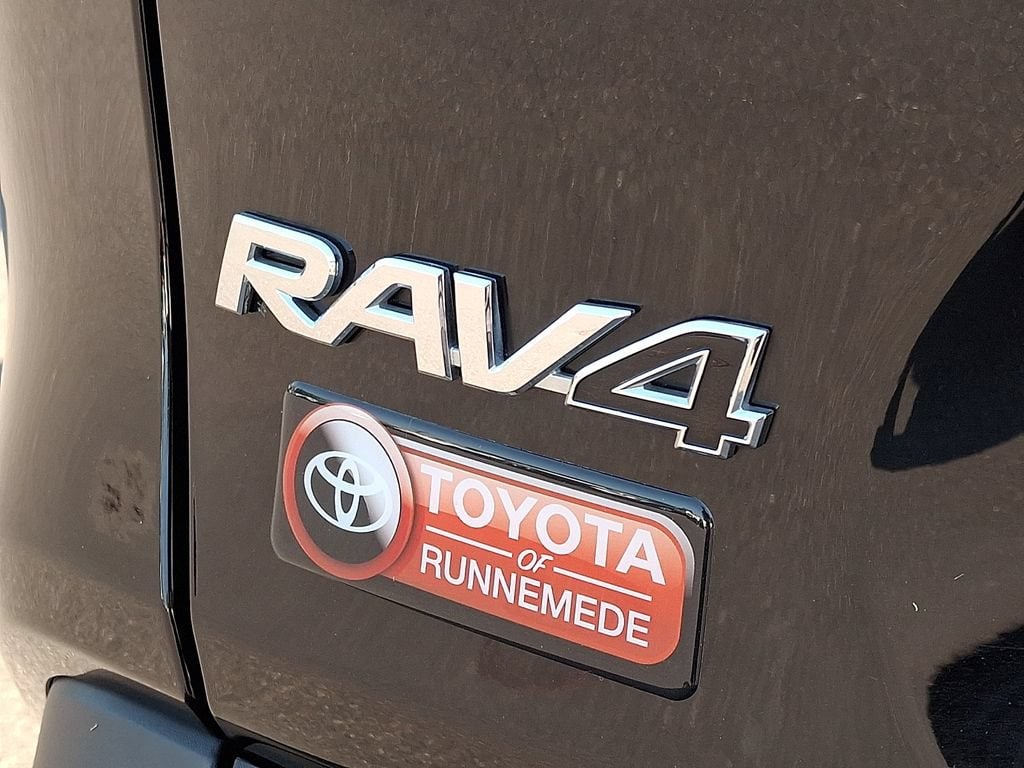 2025 Toyota RAV4 XLE - Photo 30
