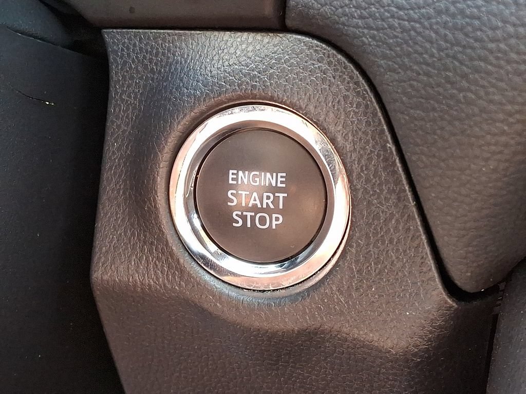 2025 Toyota RAV4 XLE - Photo 24
