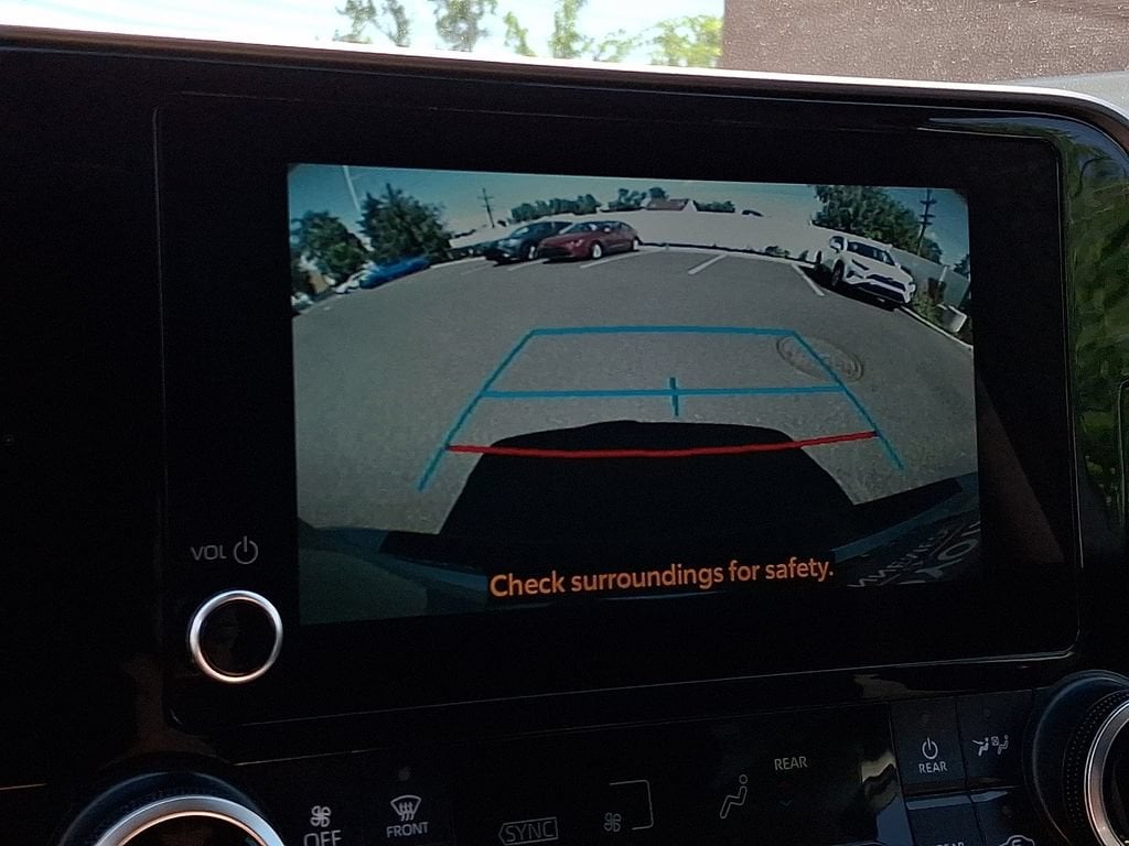 2025 Toyota Highlander LE - Photo 20