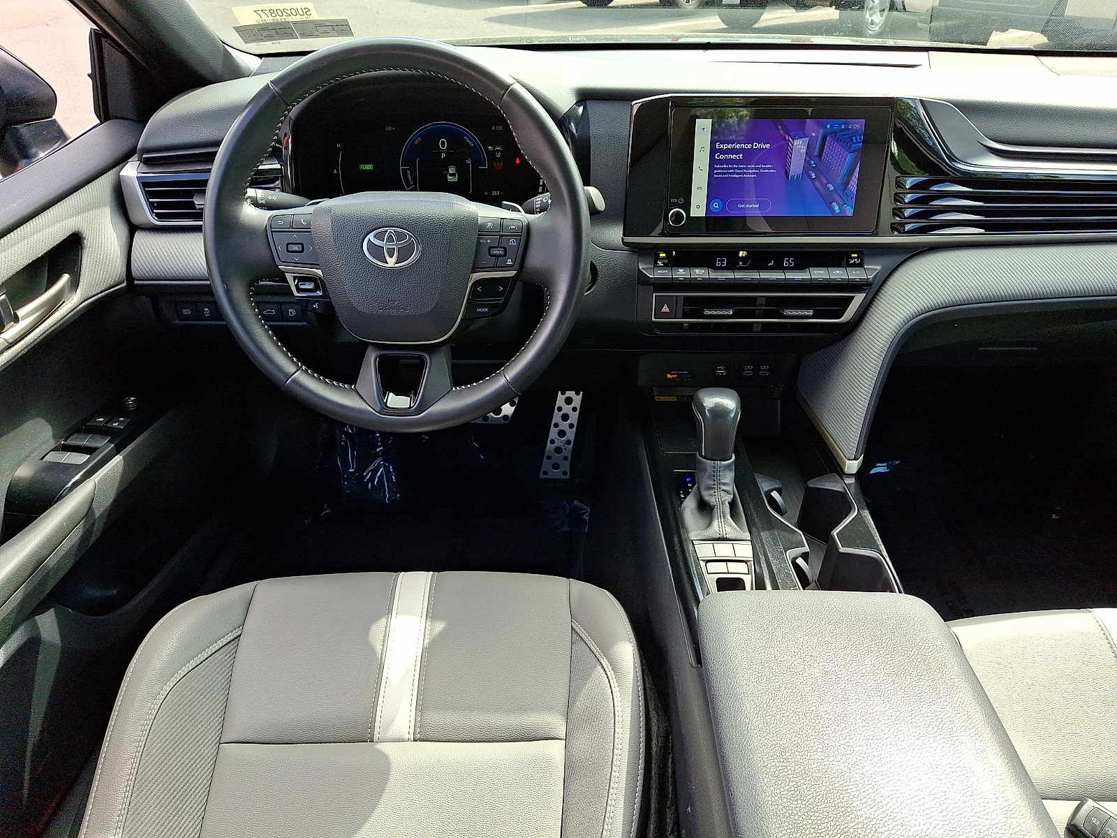 2025 Toyota Camry SE - Photo 12