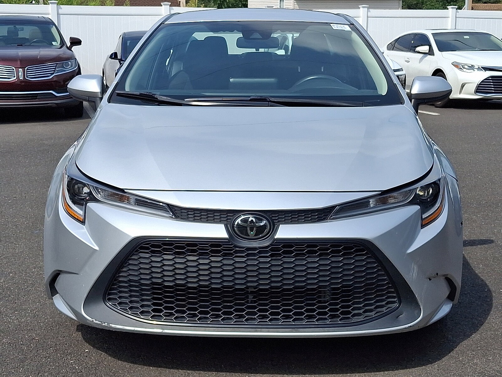 2022 Toyota Corolla LE photo 2