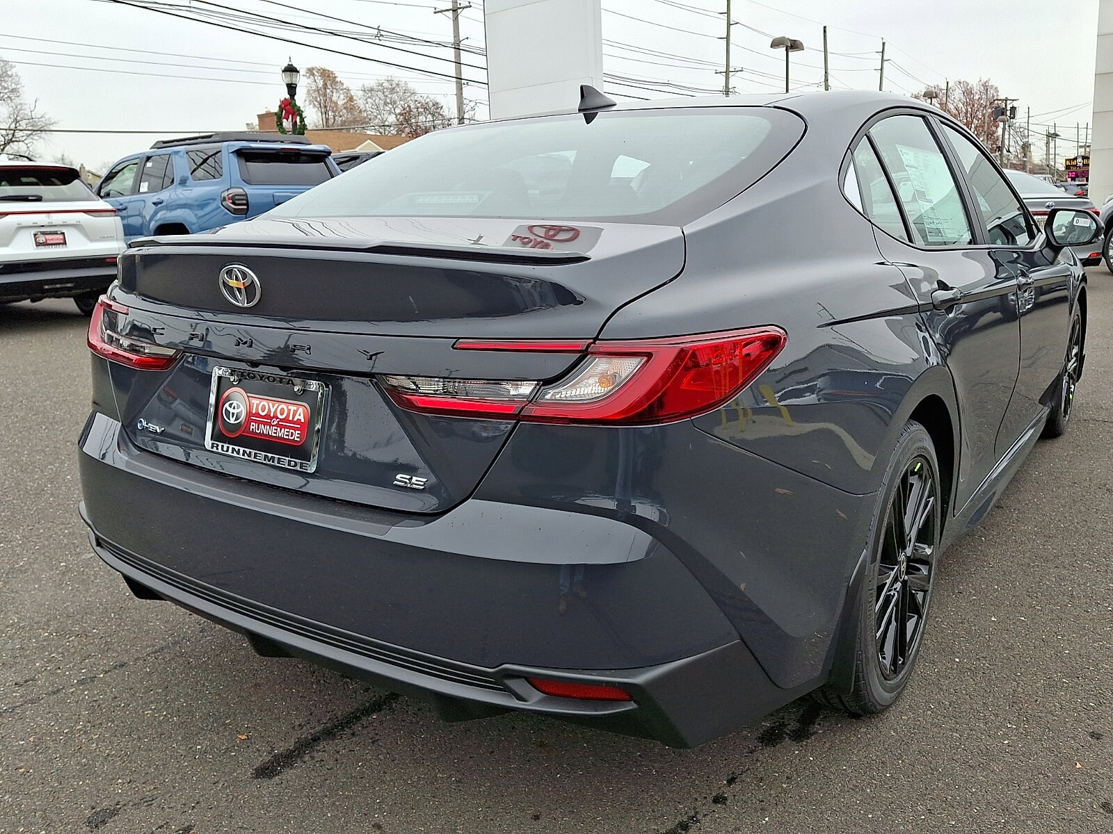 2026 Toyota Camry SE photo 4