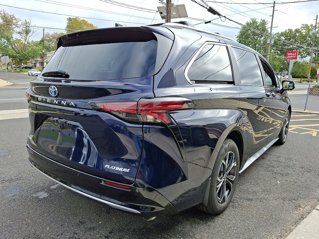 New 2025 Toyota Sienna Platinum 7 PASSENGER