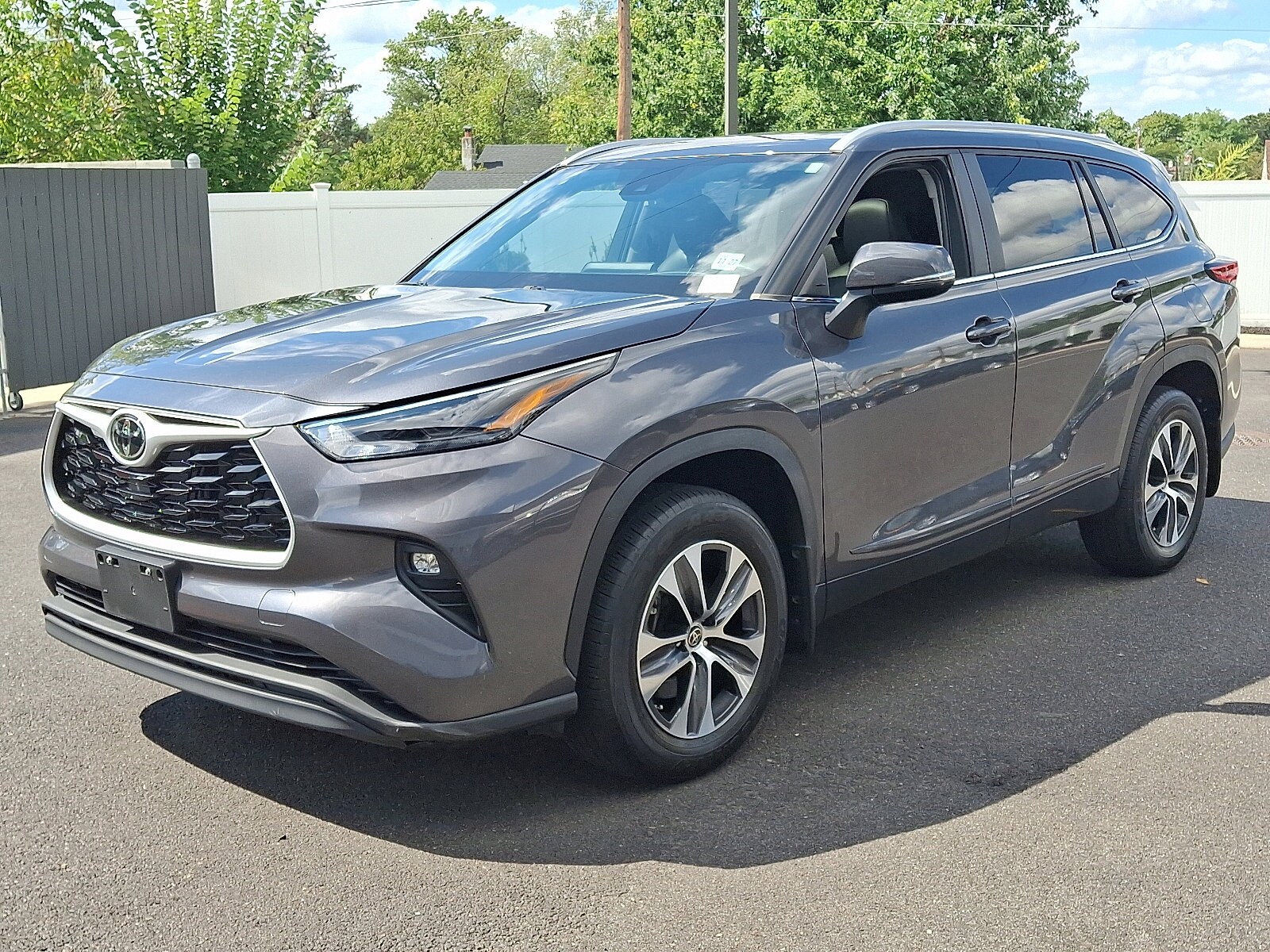 2023 Toyota Highlander XLE photo 3