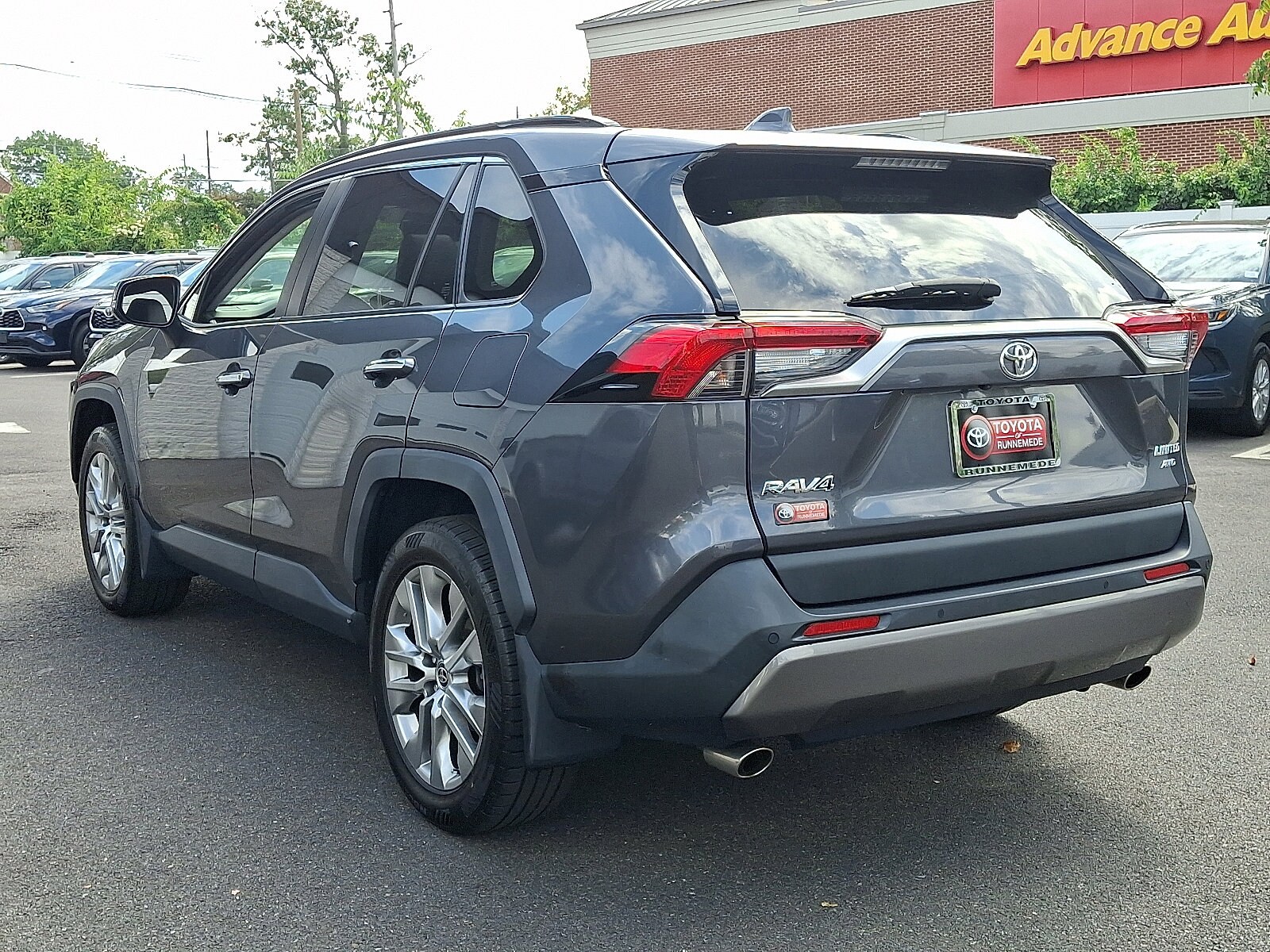 2020 Toyota RAV4 Limited photo 3