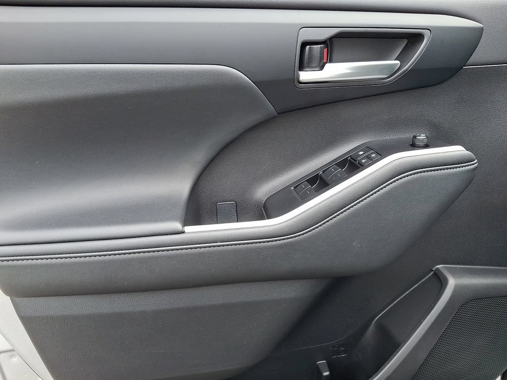 2025 Toyota Highlander XSE - Photo 8